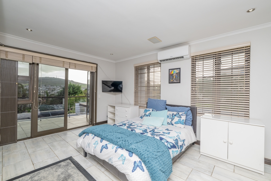 4 Bedroom Property for Sale in Van Riebeeckshof Western Cape